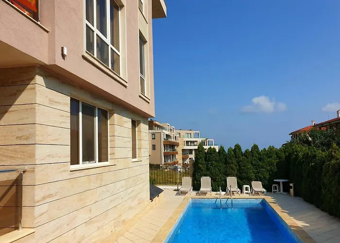 Black Sea Breeze No 3 بايالا